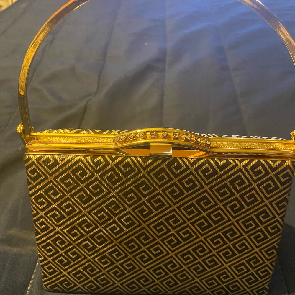 Elegant Gold and Black Geometric Handbag - Picture 5 of 7